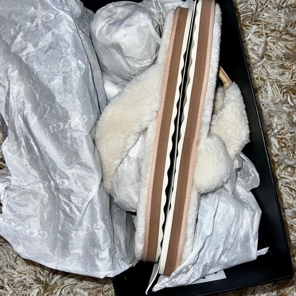 COACH Hampton FlipFlop - Picture 6 of 9